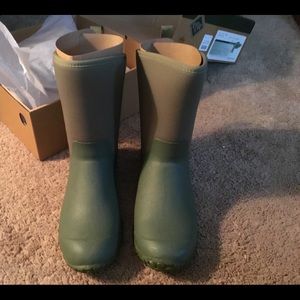 Brand new Muck green boots size 10